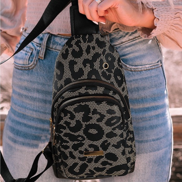 Leopard Print Pick Up Sling Bag - Picture 3 of 6